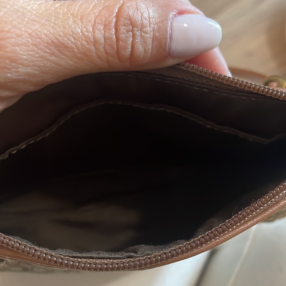 Coach Wristlet. Brown color - Picture 3 of 3